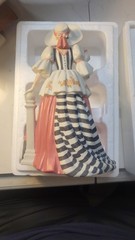 Vintage Avon Mrs PF Albee Full Size Award Figurine 1994