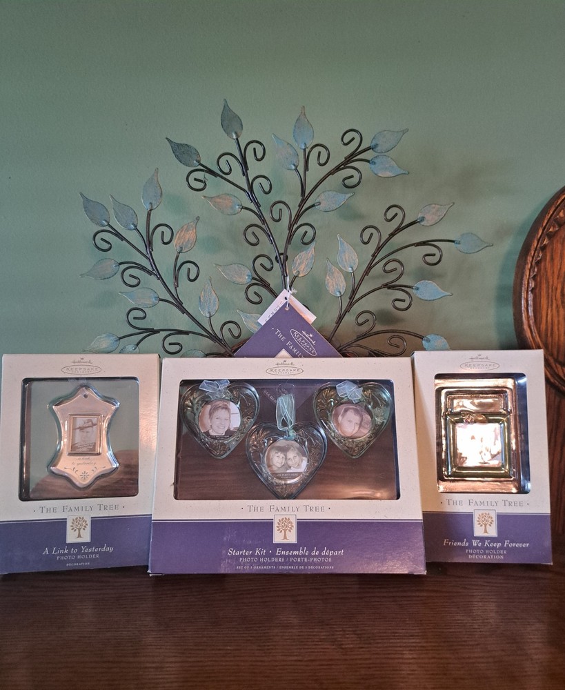 HALLMARK 2003 The Family Tree Keepsake Picture Ornament Display Tree & 5 Frames
