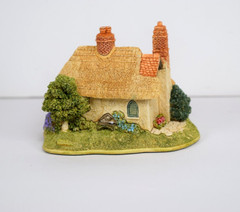 Lilliput Lane Dun Romin L2910. Mint in its original box with a deed.