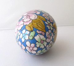 Vtg. Chinese Cloisonne EGG Multicolor Floral Enamel Chrysanthemum Decor.