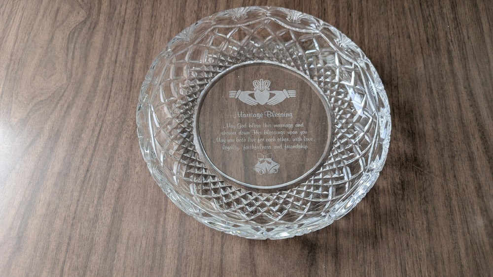 Beautiful Vintage GALWAY Irish Crystal Claddagh Marriage Plate 8″