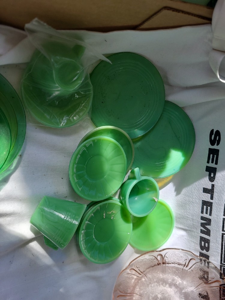 1930’s AKRO AGATE GLASS TOY 13 CUP / More JADE GREEN JADEITE Kids