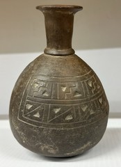 NICELY ENGRAVED PRE-COLUMBIAN INCA ARYBALLOS EFFIGY POTTERY BOTTLE / JAR, MEXICO