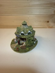 Lilliput Lane Dunster Yarn Market Somerset L2552 2002 Deeds