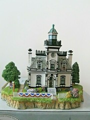 Harbour Lights Summer at Fort Tompkins, NY.Mint in original box. HL655 Signed