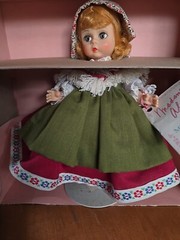 Madame Alexander Switzerland Doll 1988 Vintage #518 Decorated Stand, Tag, Box