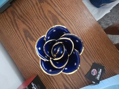 Steven Singer NEW American Beauty Rose Patriotic 24kt gold, flag, w/stand 2026