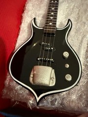 Gene Simmons – Axe Heaven Signature Punisher Mini Bass Guitar Replica Miniature