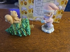 2000 Precious Moments Heartstrings Santa Pulling Tree Covered Trinket Box 3.5”T