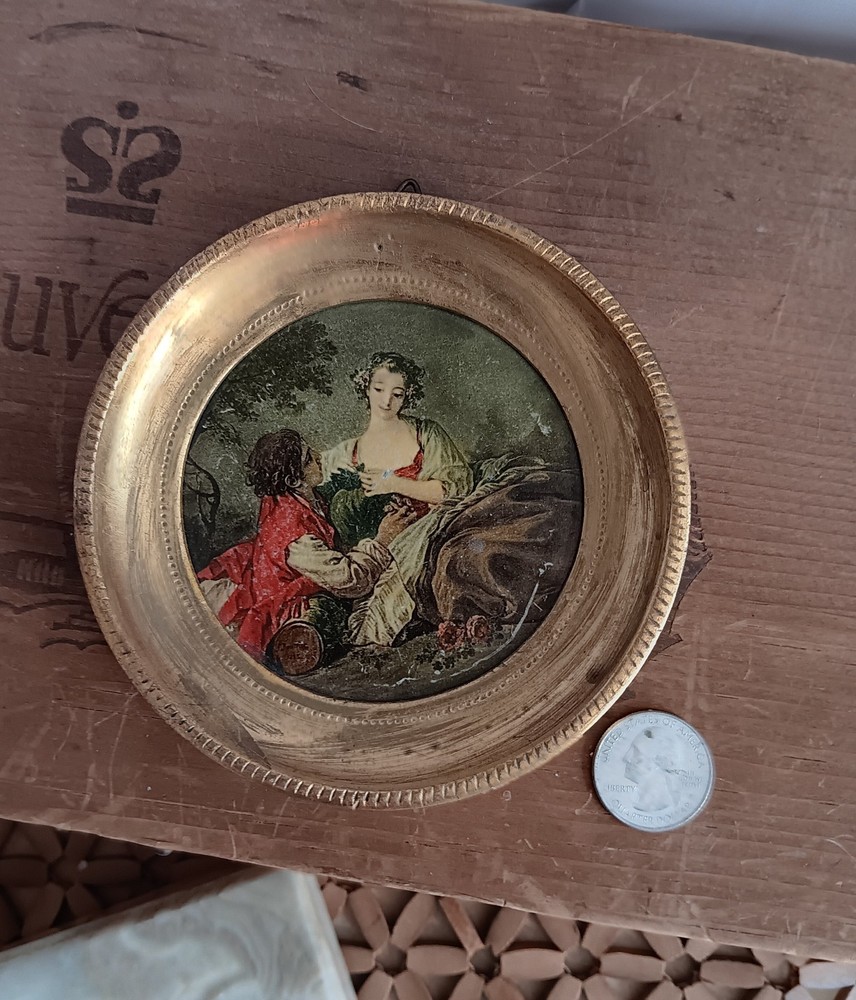 Round Wood Framed Romantic Wall Art Gold Tone Multicolor Decorative Plaque