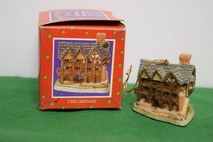 David Winter The Grange Ornament. In excellent condition and in original box.