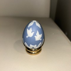 FRANKLIN MINT PARIAN STYLE EGG WITH STAND VTG 1988 COLLECTOR’S TREASURY OF EGGS