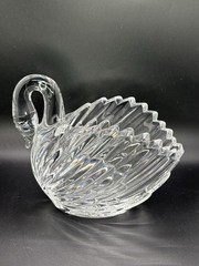 Gloria Vanderbilt 24% Lead Crystal Glass Swan Candy Dish Bowl Germany Signed
