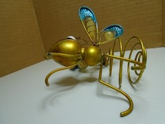 GOLD COLOR METARL ART BUMBLE BEE HANGING GARDEN 5.25″ X 4.5″ FIGURE UNBRANDED