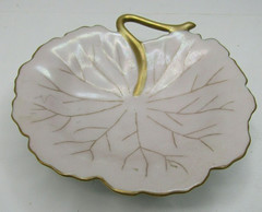 VTG Sue Thomas Leaf Shaped Trinket Dish Gold Accents 6″
