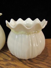 VINTAGE LOT OF 5 BELLEEK IRELAND WHITE PORCELAIN COLLECTIBLES (EZS004010)