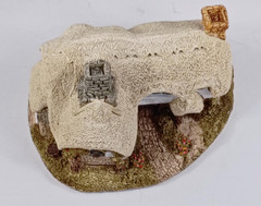 Lilliput Lane “Ostlers Keep”, One of Our Miniature Masterpieces, United Kingdom.