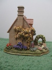 Lilliput Lane Cottages Damson Cottage Mint in original box with deed. L3526