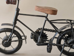 Retro Bicycle Statue Metal Bike Model Wooden Seat Vintage Home Office Decor Gift