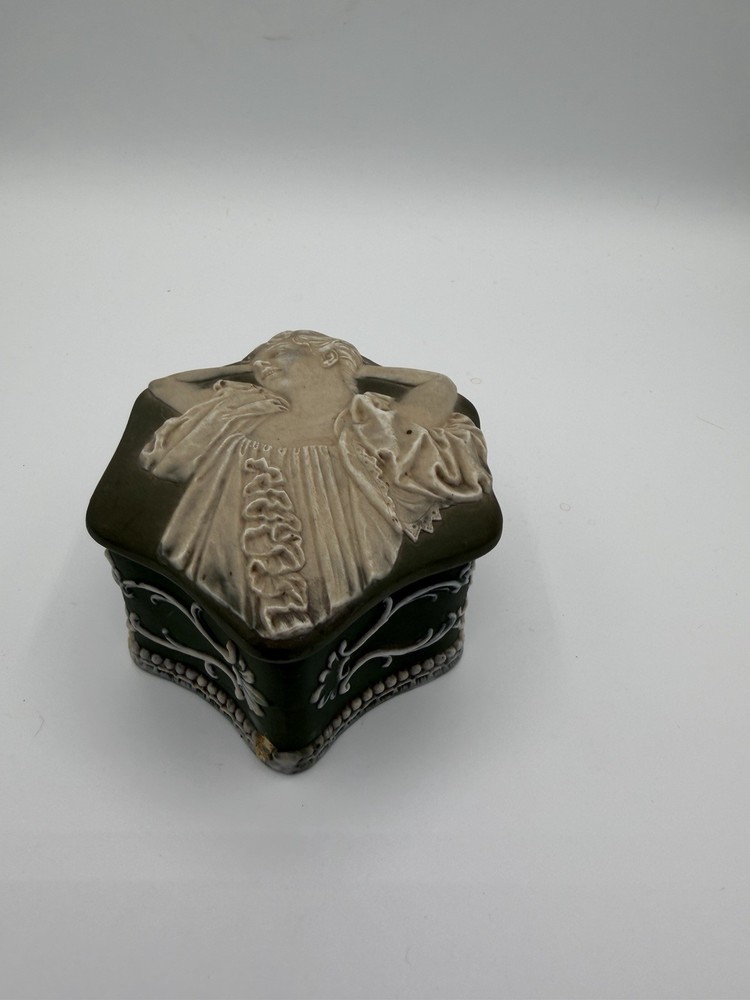 💚🏺 Vintage German Jasperware‑Style Green Trinket Box – Neoclassical Relief