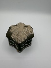 💚🏺 Vintage German Jasperware‑Style Green Trinket Box – Neoclassical Relief