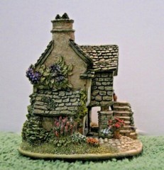 Lilliput Lane Pillar Cottage Hawksheak Mint in box with a deed. L2601