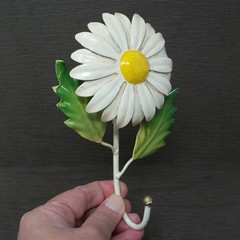 Vintage MCM Tole Painted Metal DAISY Floral Wall Hook Italy BOHO Flower Toleware