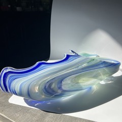 Sooner Swan Murano Style Hand Blown Art Glass Bowl Cobalt Blue Swirl 16”x4”x6”