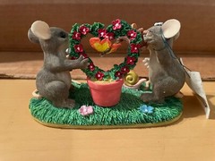 Charming Tails Keeping Our Love Alive 89/710 Fitz Floyd Figurine NIB