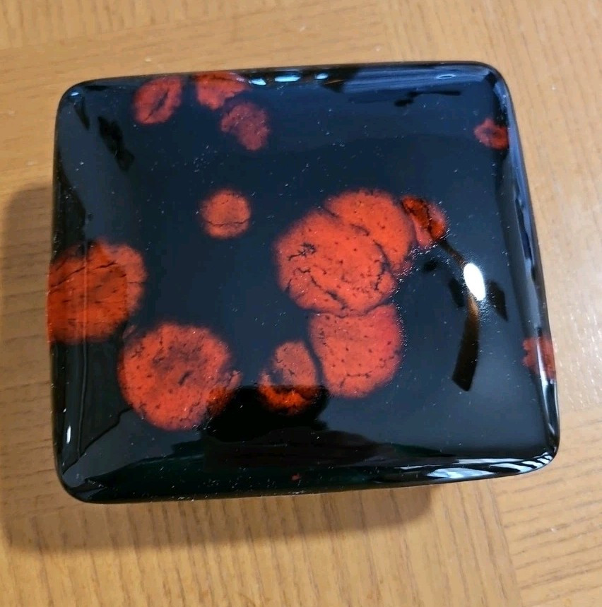 VINTAGE HOLLAND MOLD GLAZED TRINKET DISH – SIGNED