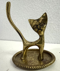 Vintage MCM Heavy Brass Cat Kitty Ring Holder Trinket Dish Long Tail Super Cute