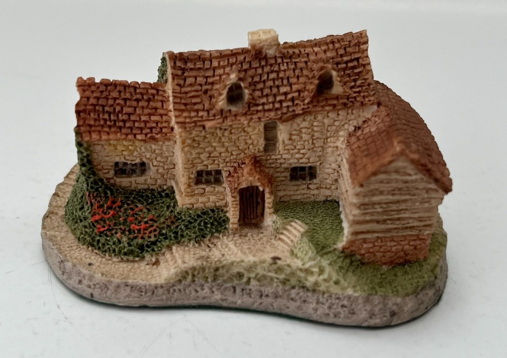 SIGNED David Winter DISPLAY COLLECTION: Cotswold Farmhouse Tiny Series