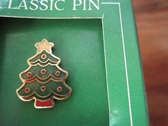 Classic Hallmark Pin 1″ Tree Pin Christmas Vintage