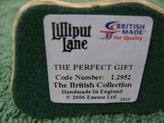 Lilliput Lane The Perfect Gift. Mint in original box. L2952
