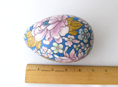 Vtg. Chinese Cloisonne EGG Multicolor Floral Enamel Chrysanthemum Decor.