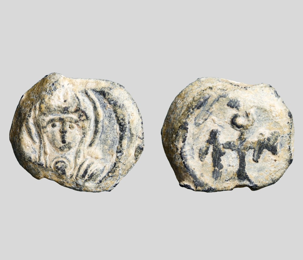 CHRIST AS KING Byzantine Lead Seal Depicting a Holy Saint 900–1100AD Antiquity