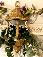 Vintage 1975 Gold Floral /Ivy Holder Wall Vase 23.25″x11″ Syroco Burwood #1300