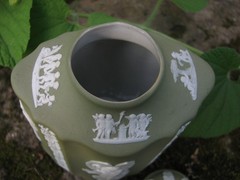 WEDGWOOD RARE TEA CADDY GREEN DIP JASPER AND WHITE RELIEFS OF ZEPHYRS AND GARLAN