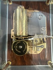 Vintage Original Swiss Reuge Crystal Clear Glass Music Box No 1885 (WORKING!!)