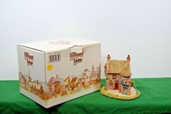 Lilliput Lane Edzell’s Summer House Mint in its original box with a deed.
