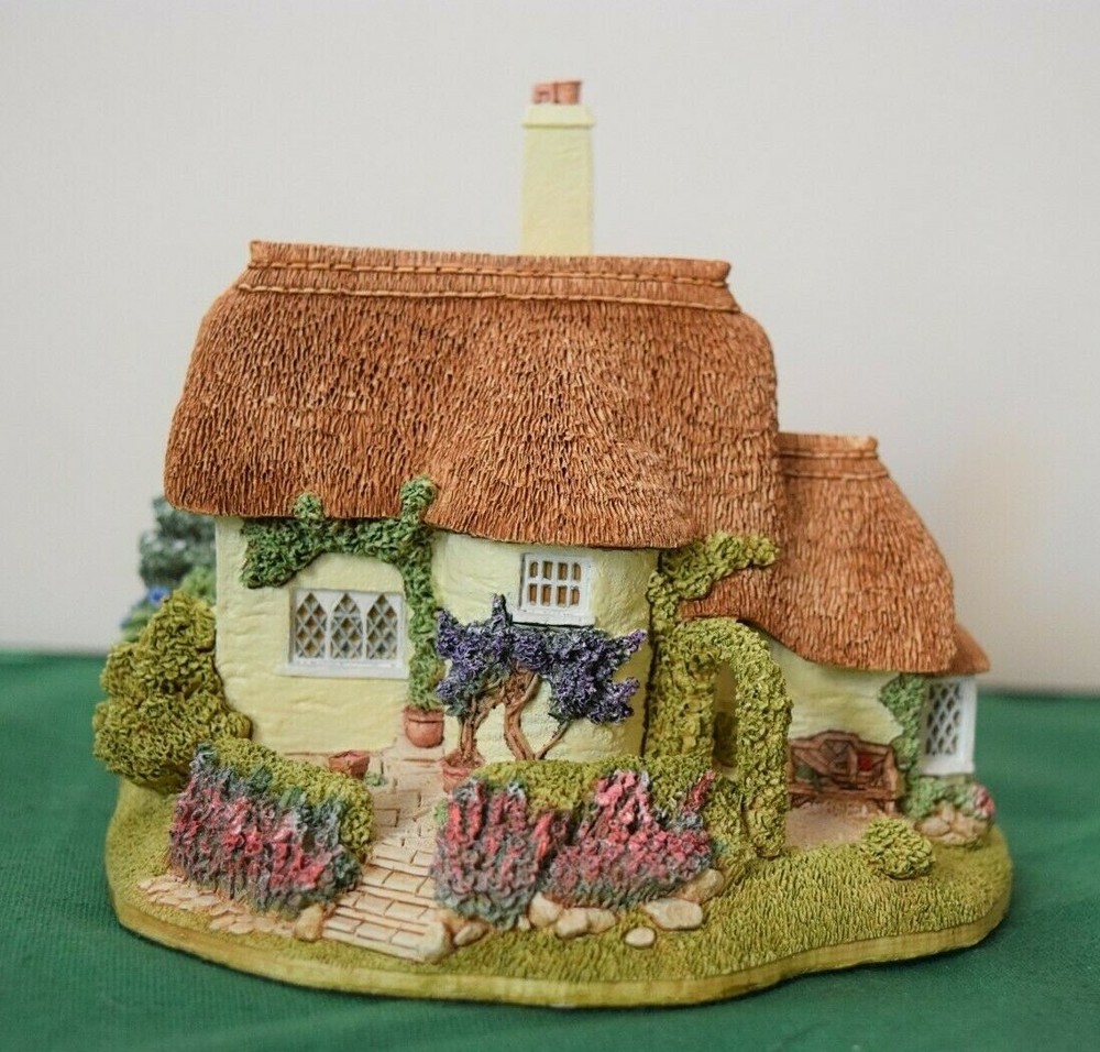 Lilliput Lane Cottages Porlock Down. Mint in original box with deed. Signed.