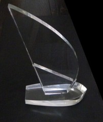 Large 12″ 4 Lb. Vintage Lead Crystal Sailboat Regatta Trophy – Un-Engraved