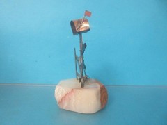 DEMOTT SIGNED 6″ ROCK SCULPTURE ON QUARTZ/ONYX MAILBOX ON FENCE ROSES FLOWERS