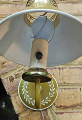 Vtg Toleware Tole Ware Mustard Yellow White Portable Wall Lamp Sconce Working