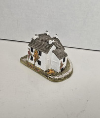 Lilliput Lane Dove Cottage Version 2. In mint condition, boxed with deed.