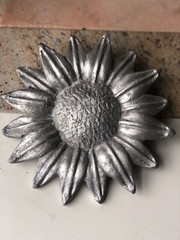 Lovely Vintage or Antique Sunflower Rosette – Cast Metal, architectural salvage