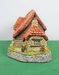 David Winter Cottages Harvest Barn Mint in original box with a COA.