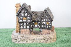 David Winter Tudor Manor House Mold 2. In excellent condition.