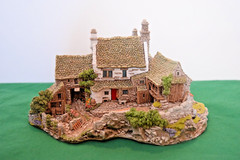 Lilliput Lane High Ghyll Farm. Mint in its original box with a deed. Signed.