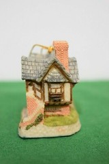 David Winter The Grange Ornament. In excellent condition and in original box.